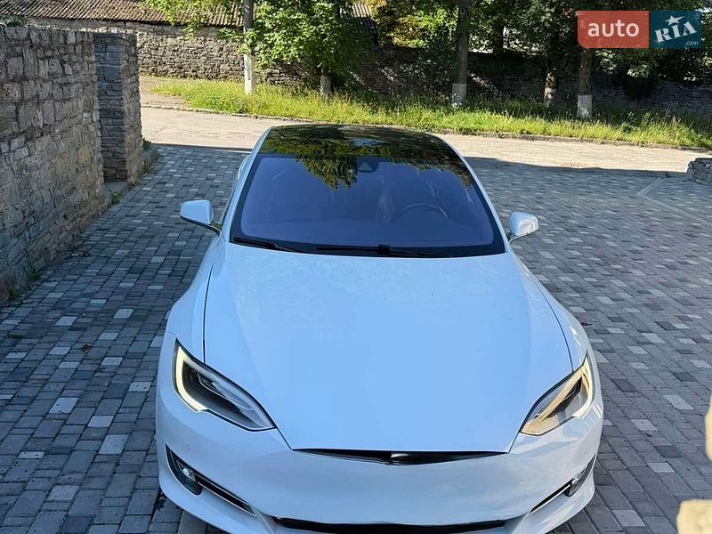 Лифтбек Tesla Model S 2016 в Хмельницком