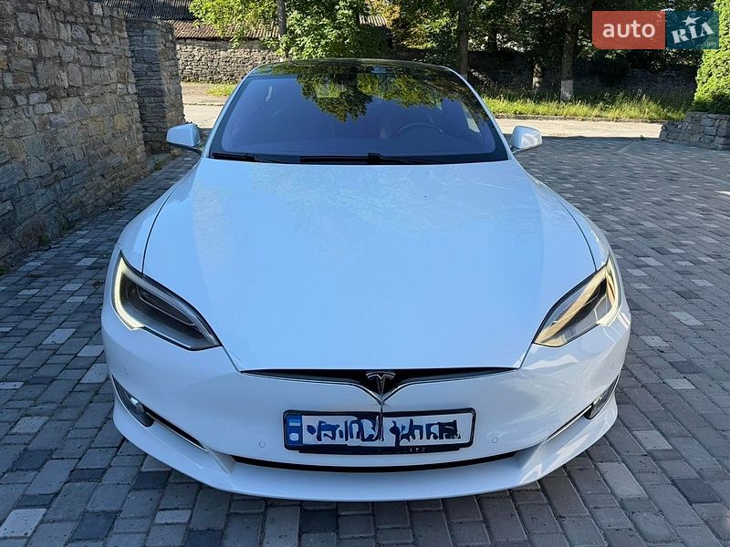 Лифтбек Tesla Model S 2016 в Хмельницком
