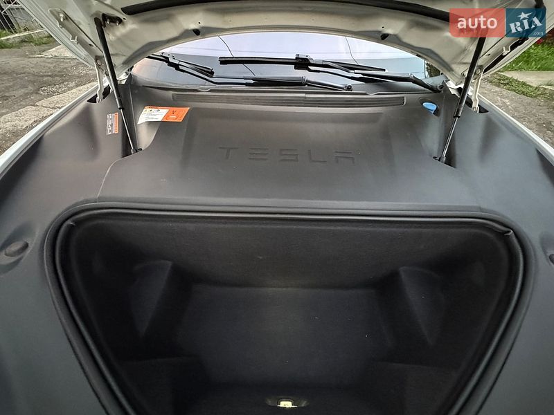 Лифтбек Tesla Model S 2016 в Хмельницком
