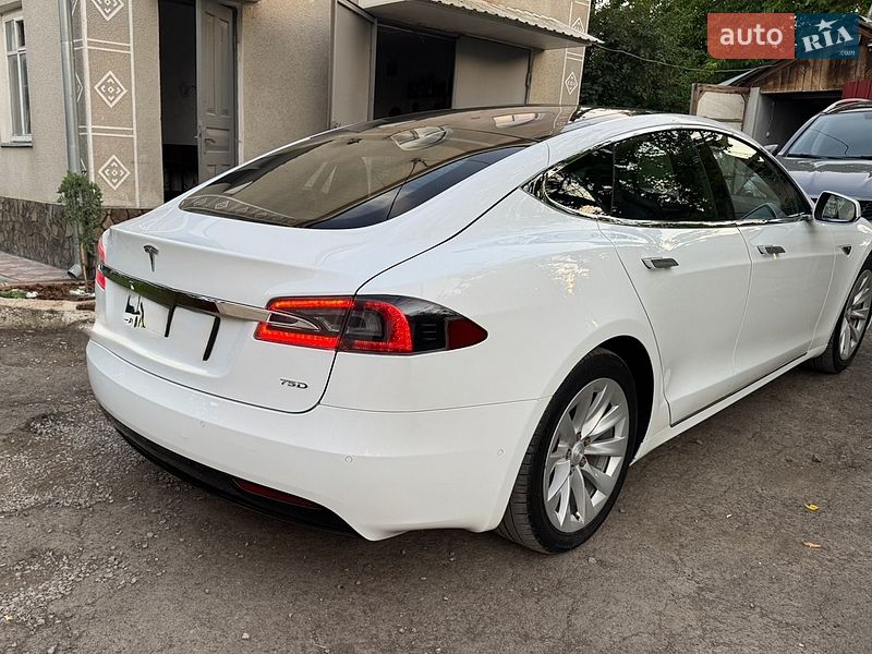 Лифтбек Tesla Model S 2016 в Хмельницком