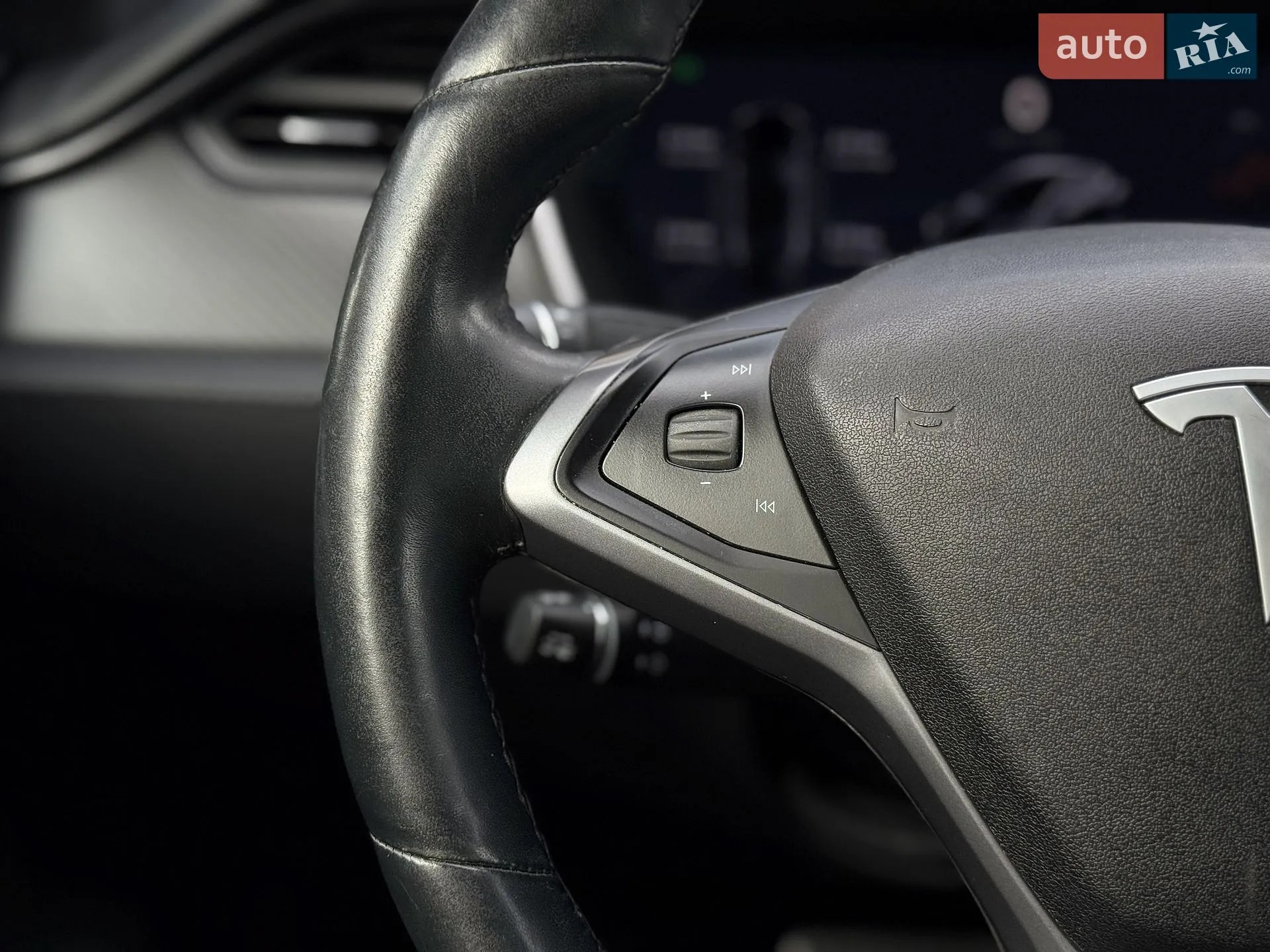Tesla Model S 2019 VIN 5YJSA1E28KF305174 фото оголошення 19 з 29