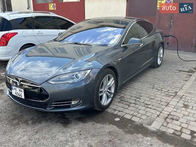 Tesla Model S 2013