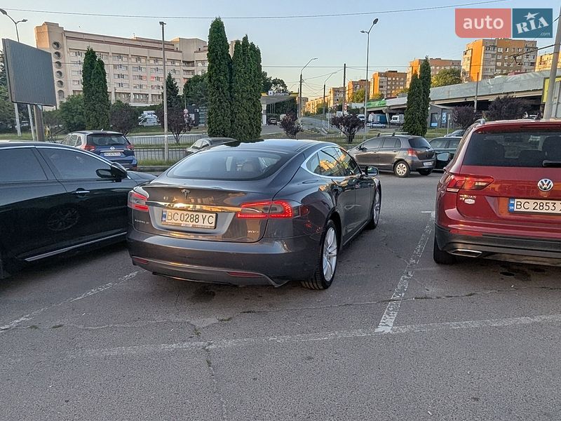 Ліфтбек Tesla Model S 2015 в Львові