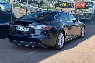 Лифтбек Tesla Model S 2015 в Киеве