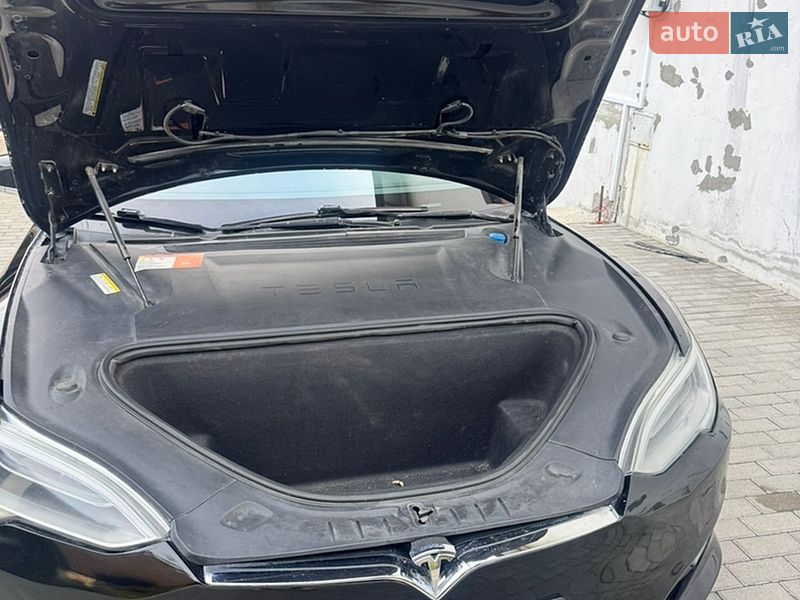 Ліфтбек Tesla Model S 2016 в Львові