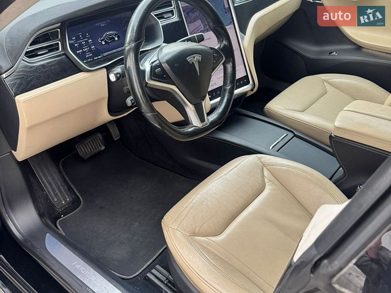 Ліфтбек Tesla Model S 2016 в Львові