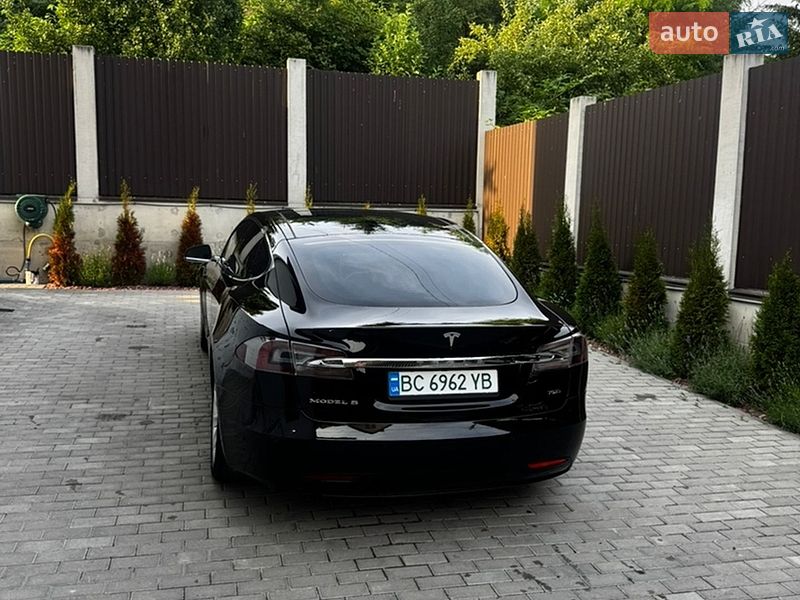 Ліфтбек Tesla Model S 2016 в Львові