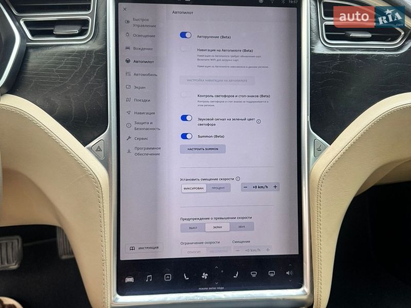 Ліфтбек Tesla Model S 2016 в Львові