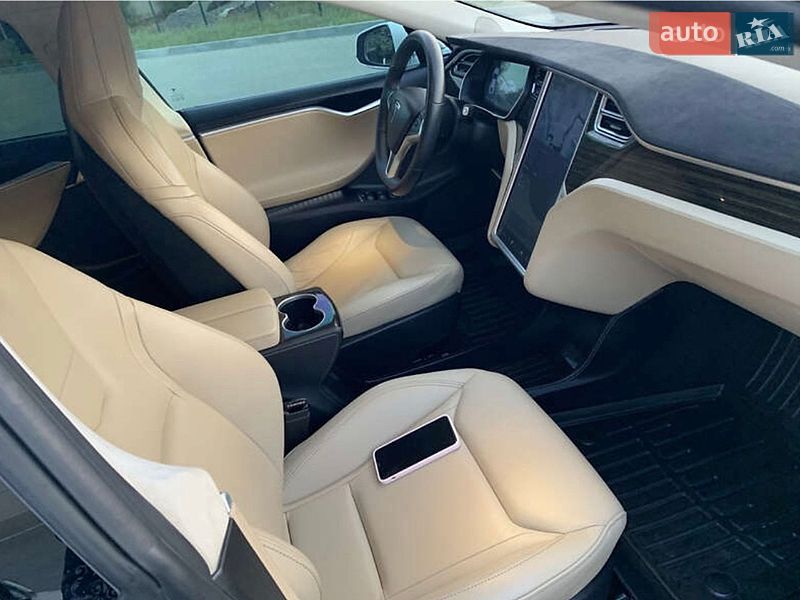 Лифтбек Tesla Model S 2015 в Бершади