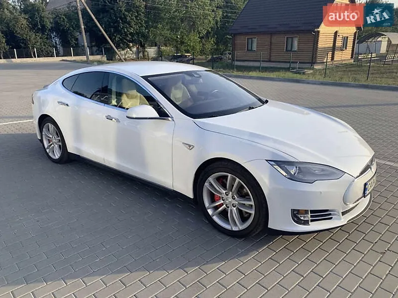 Tesla Model S 2015
