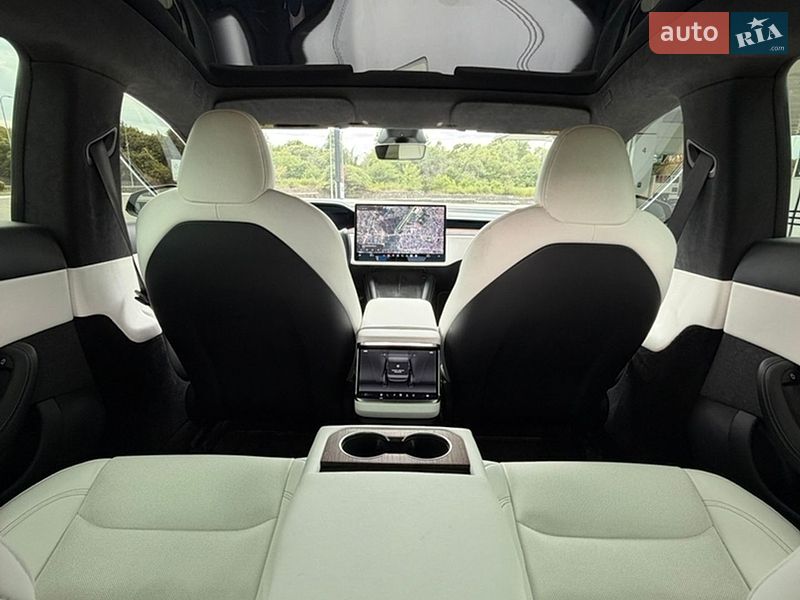 Лифтбек Tesla Model S 2023 в Львове