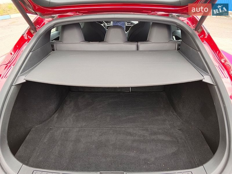 Ліфтбек Tesla Model S 2017 в Києві