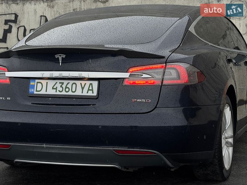 Лифтбек Tesla Model S 2015 в Львове