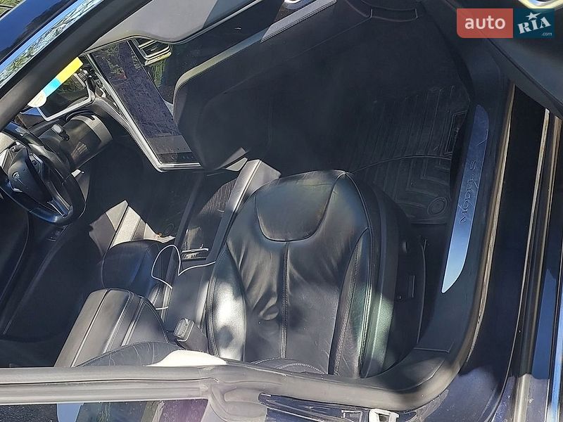 Лифтбек Tesla Model S 2013 в Львове