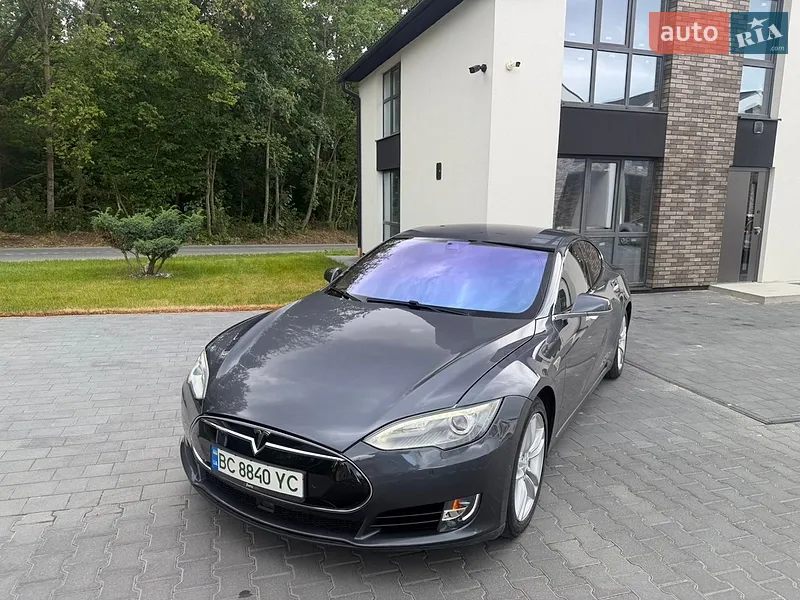 Tesla Model S 2015