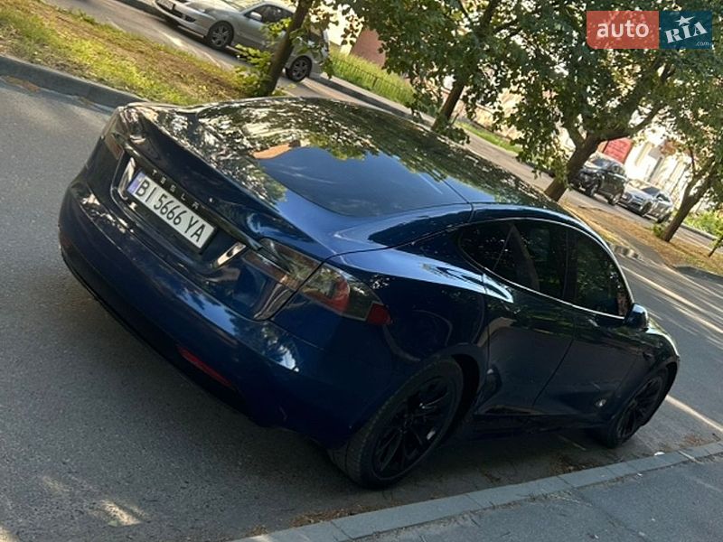 Лифтбек Tesla Model S 2017 в Пирятине