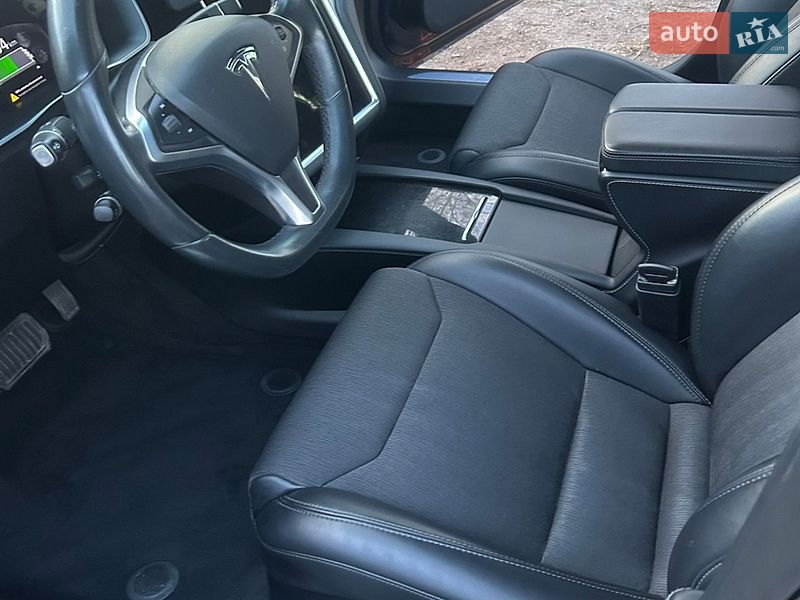 Лифтбек Tesla Model S 2017 в Пирятине