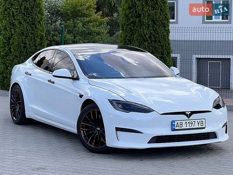 Лифтбек Tesla Model S 2022 в Виннице
