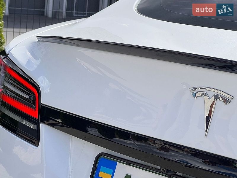 Лифтбек Tesla Model S 2022 в Виннице