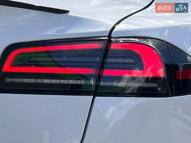 Лифтбек Tesla Model S 2022 в Виннице