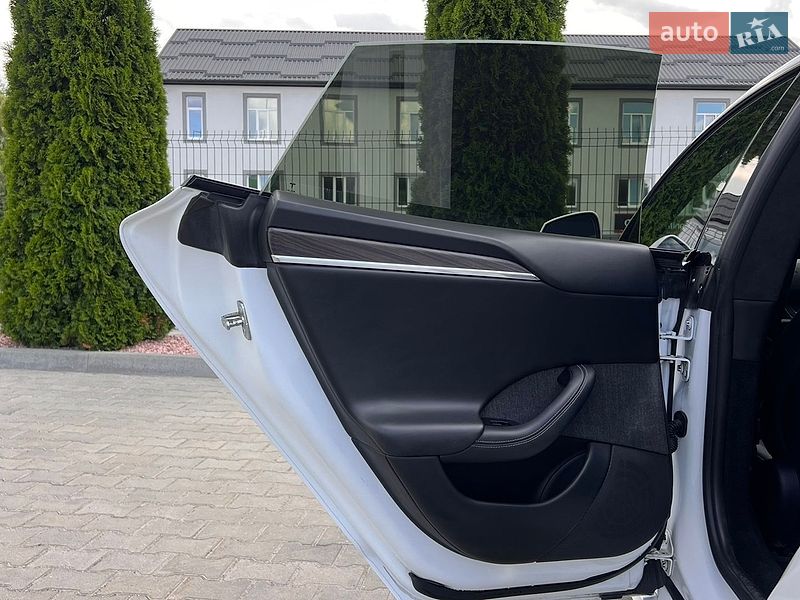 Лифтбек Tesla Model S 2022 в Виннице