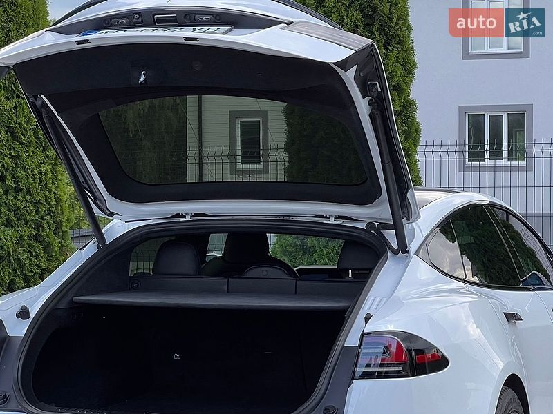 Лифтбек Tesla Model S 2022 в Виннице
