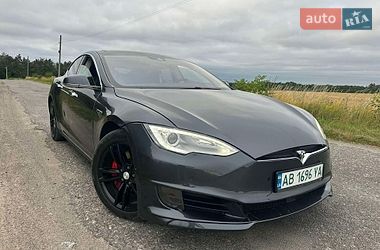Лифтбек Tesla Model S 2015 в Виннице