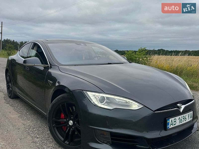 Лифтбек Tesla Model S 2015 в Виннице