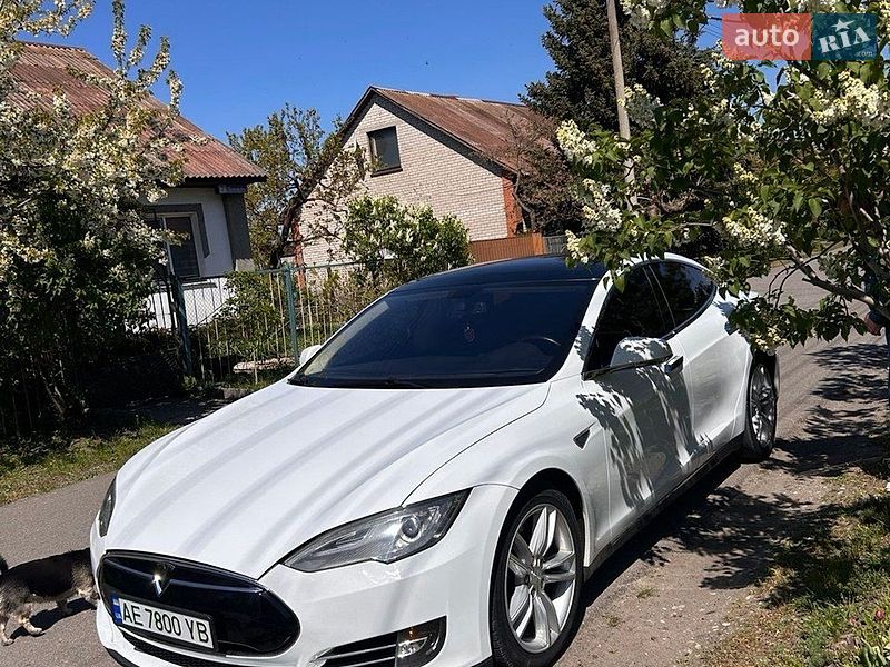 Лифтбек Tesla Model S 2014 в Кривом Роге фото Лифтбек Tesla Model S 2014 в Кривом Роге