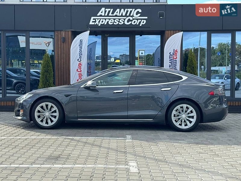 Ліфтбек Tesla Model S 2018 в Києві