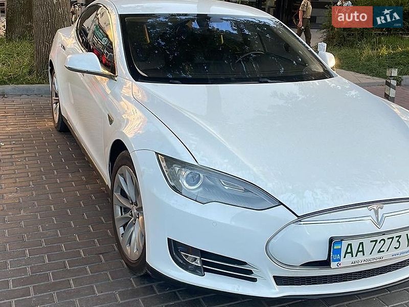 Лифтбек Tesla Model S 2013 в Киеве фото 7 Лифтбек Tesla Model S 2013 в Киеве