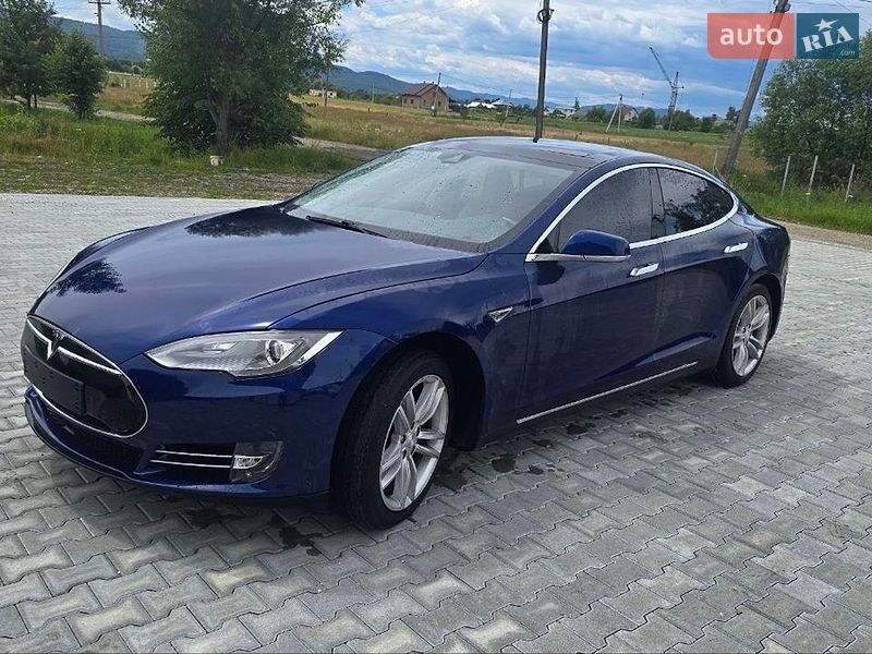 Лифтбек Tesla Model S 2016 в Вижнице