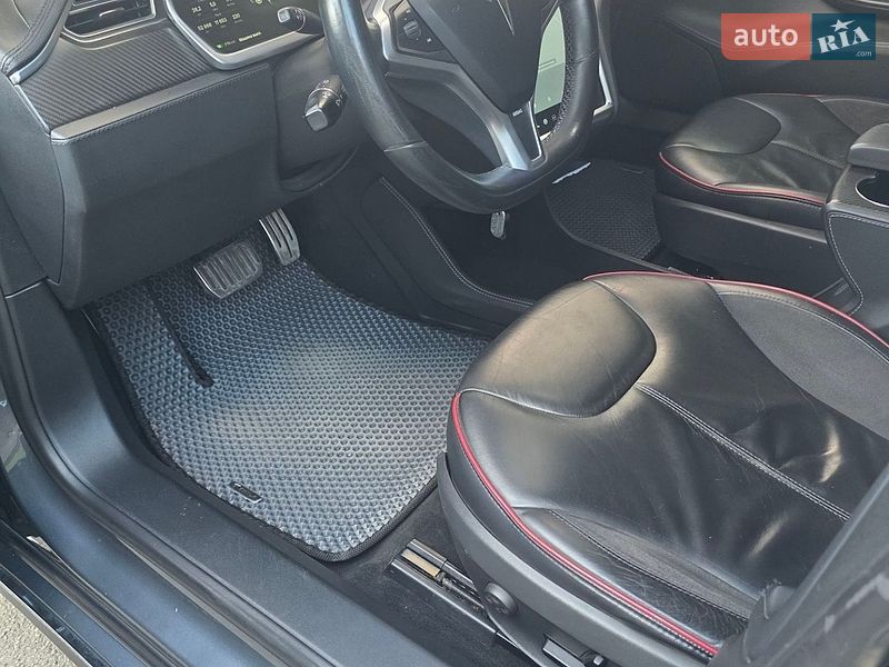 Лифтбек Tesla Model S 2014 в Киеве