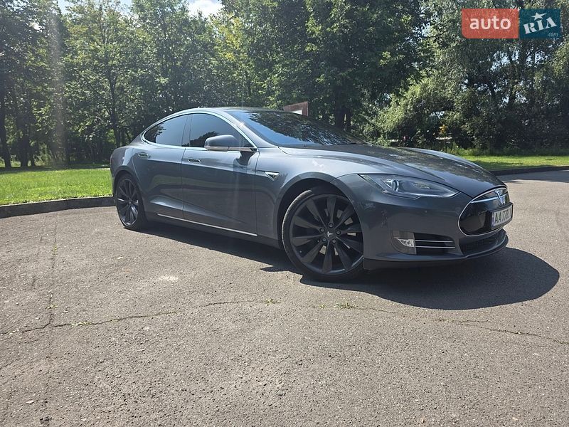 Лифтбек Tesla Model S 2014 в Киеве