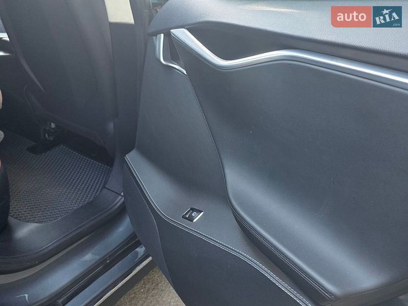 Лифтбек Tesla Model S 2014 в Киеве