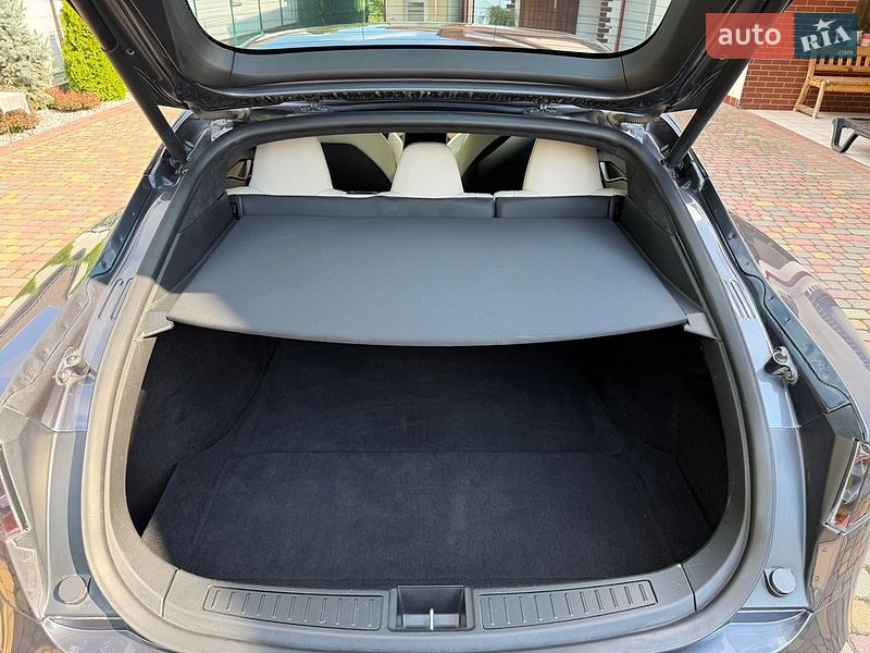 Ліфтбек Tesla Model S 2020 в Самборі