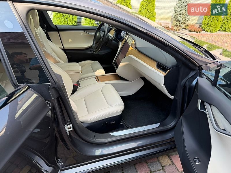 Ліфтбек Tesla Model S 2020 в Самборі