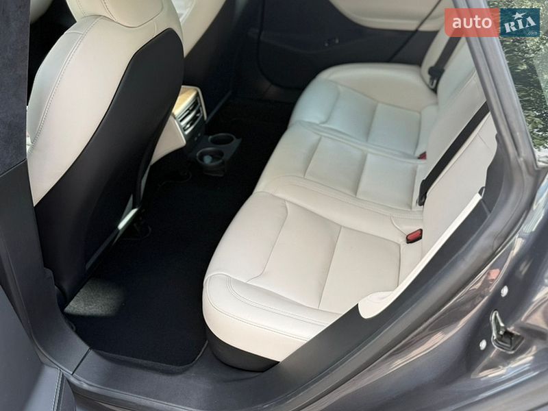 Ліфтбек Tesla Model S 2020 в Самборі