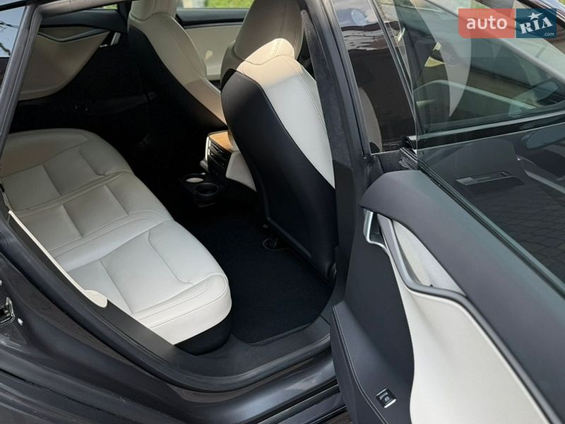 Ліфтбек Tesla Model S 2020 в Самборі
