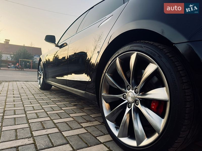 Лифтбек Tesla Model S 2014 в Одессе