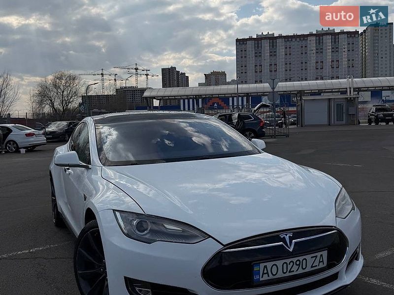 Ліфтбек Tesla Model S 2013 в Києві