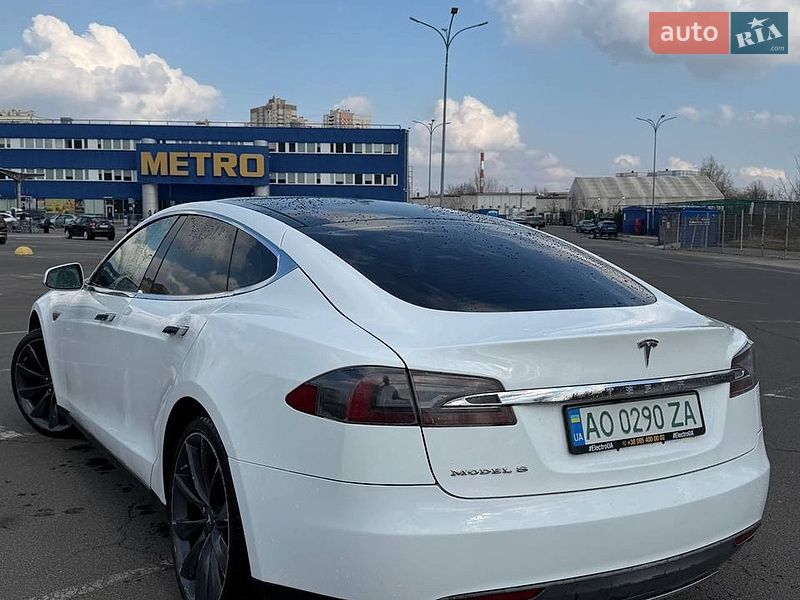 Ліфтбек Tesla Model S 2013 в Києві