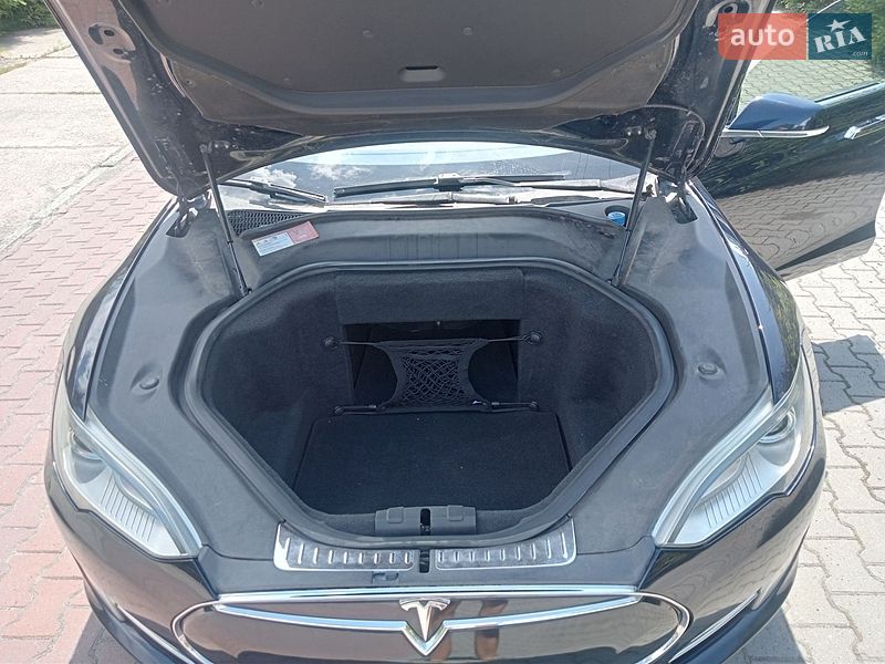 Ліфтбек Tesla Model S 2013 в Шепетівці