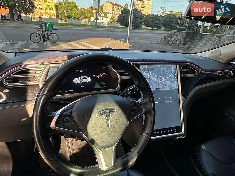 Ліфтбек Tesla Model S 2013 в Києві