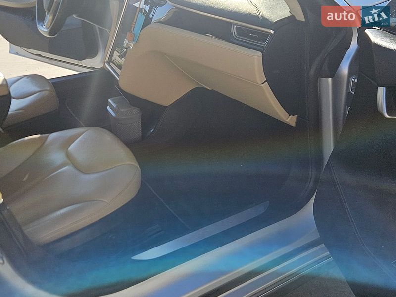 Ліфтбек Tesla Model S 2015 в Білій Церкві