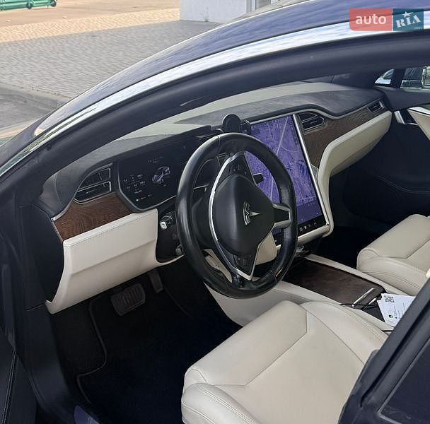 Лифтбек Tesla Model S 2017 в Киеве