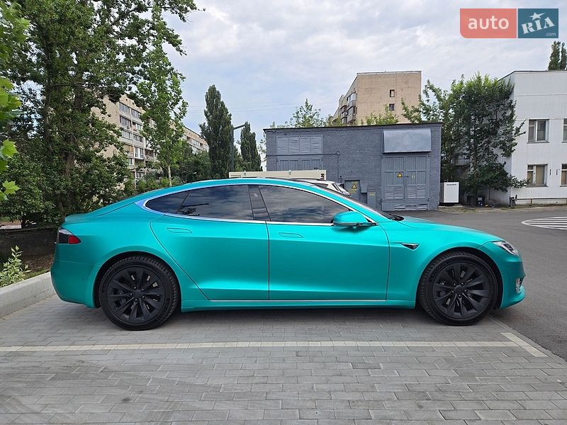 Лифтбек Tesla Model S 2018 в Киеве
