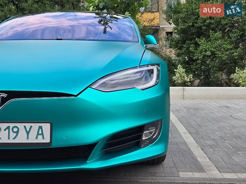 Tesla Model S 2018