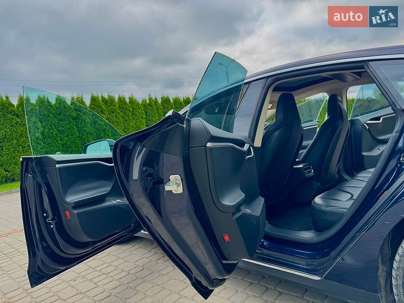 Ліфтбек Tesla Model S 2014 в Кам'янець-Подільському