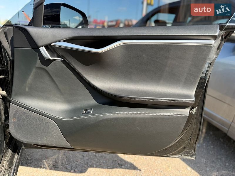 Ліфтбек Tesla Model S 2016 в Києві